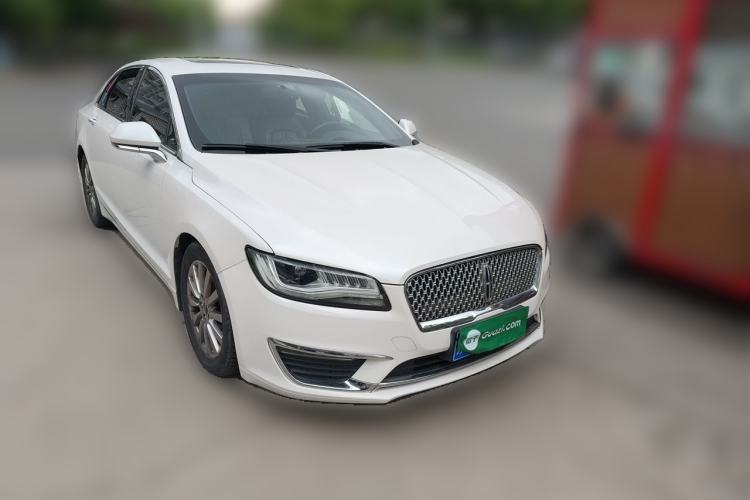 Used Lincoln MKZ 2017 2.0T Luxury Edition Front Right 45 Deg