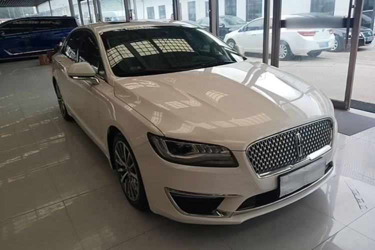Used Lincoln MKZ 2017 2.0T Luxury Edition Front Right 45 Deg