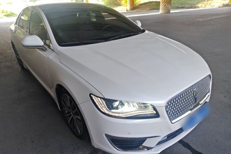 Used Lincoln MKZ 2017 2.0T Luxury Edition Front Right 45 Deg