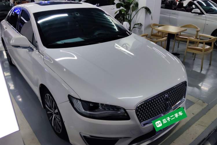 Used Lincoln MKZ 2017 2.0T Luxury Edition Front Right 45 Deg