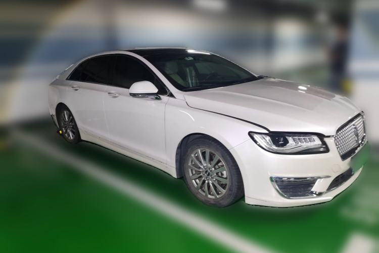 Used Lincoln MKZ 2017 2.0T Luxury Edition Front Right 45 Deg