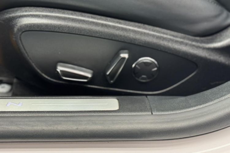 Used Lincoln MKZ 2017 2.0T Luxury Edition Interior 1