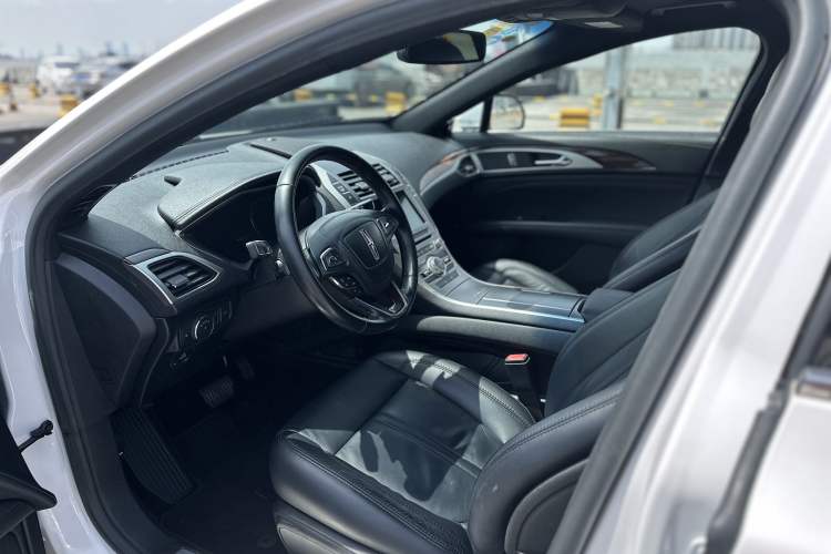 Used Lincoln MKZ 2017 2.0T Luxury Edition Interior 1