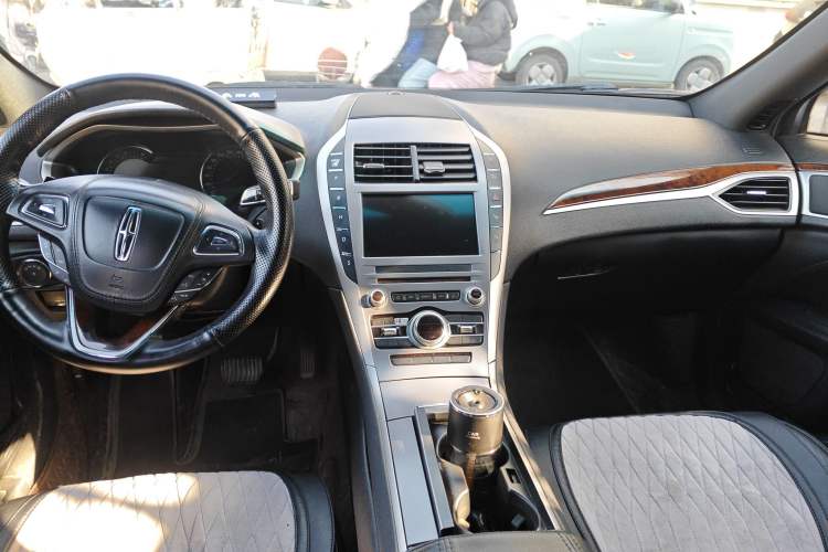 Used Lincoln MKZ 2017 2.0T Luxury Edition Interior 2