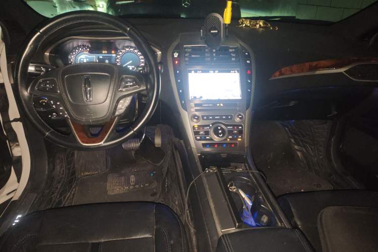 Used Lincoln MKZ 2017 2.0T Luxury Edition Interior 2