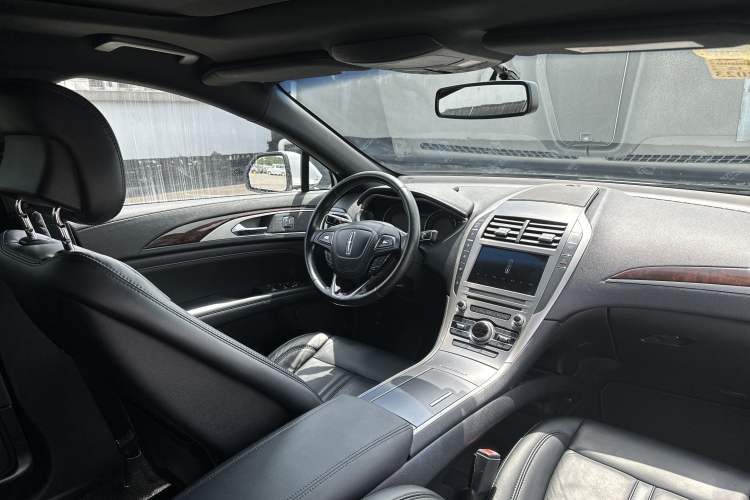 Used Lincoln MKZ 2017 2.0T Luxury Edition Interior 2