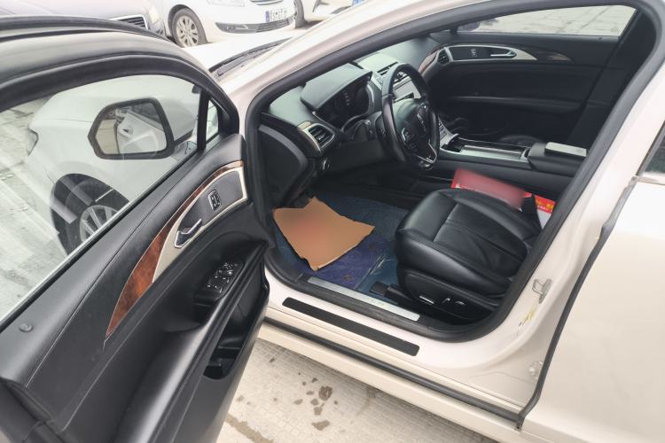 Used Lincoln MKZ 2017 2.0T Luxury Edition Interior 3