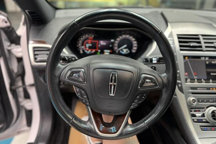 Used Lincoln MKZ 2017 2.0T Luxury Edition Interior 3