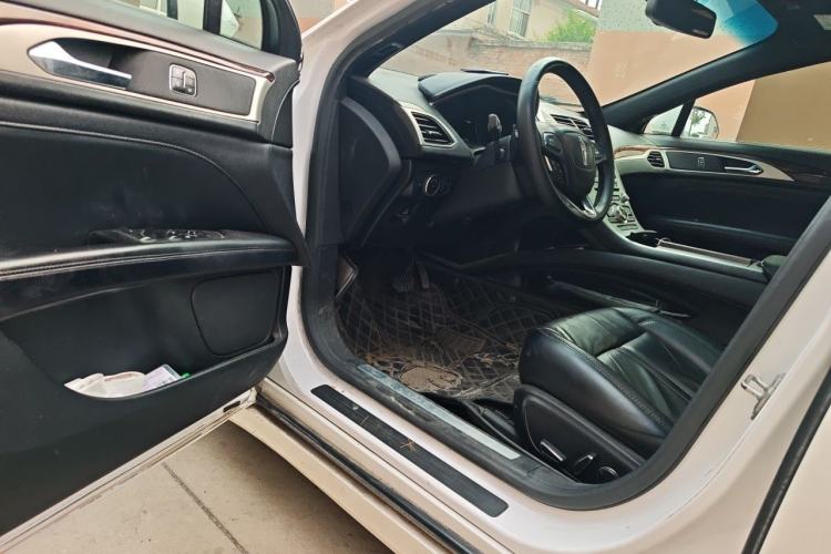 Used Lincoln MKZ 2017 2.0T Luxury Edition Interior 3