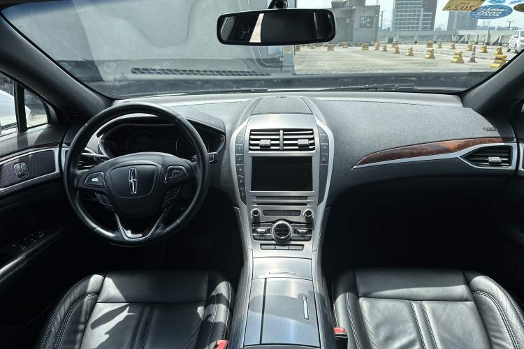 Used Lincoln MKZ 2017 2.0T Luxury Edition Interior 3