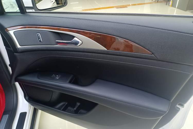 Used Lincoln MKZ 2017 2.0T Luxury Edition Interior 7