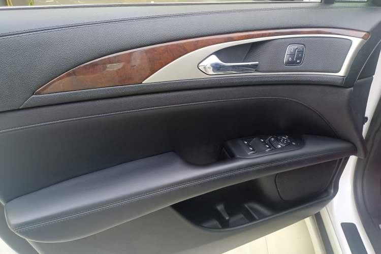 Used Lincoln MKZ 2017 2.0T Luxury Edition Interior 9
