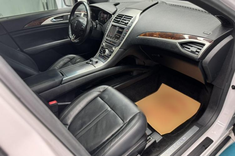 Used Lincoln MKZ 2017 2.0T Luxury Edition Interior 9