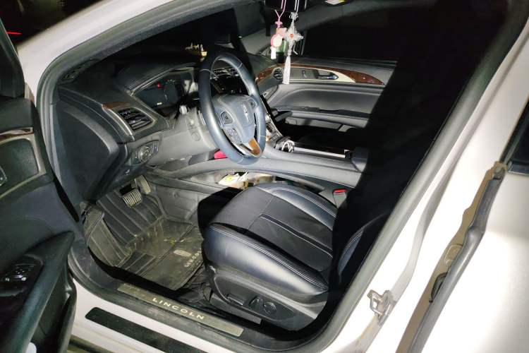 Used Lincoln MKZ 2017 2.0T Luxury Edition Left Front Seat