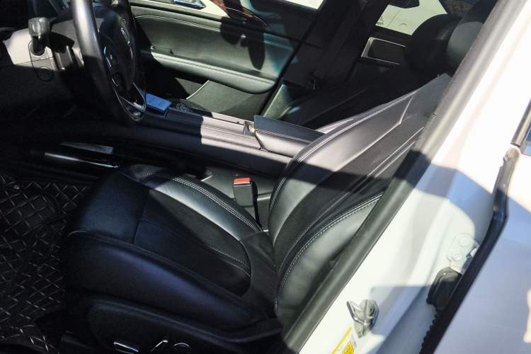 Used Lincoln MKZ 2017 2.0T Luxury Edition Left Front Seat