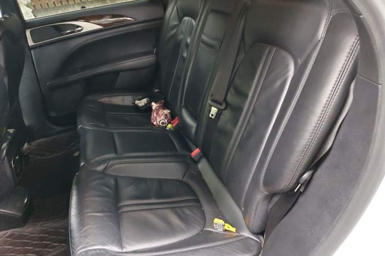 Used Lincoln MKZ 2017 2.0T Luxury Edition Left Rear Seat