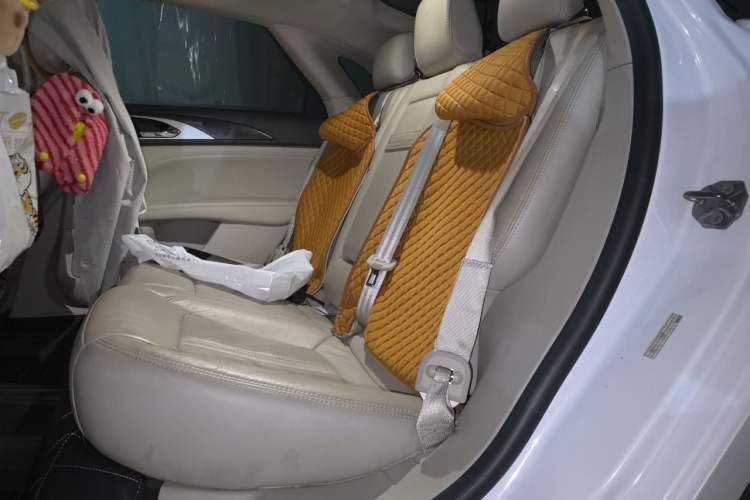 Used Lincoln MKZ 2017 2.0T Luxury Edition Left Rear Seat