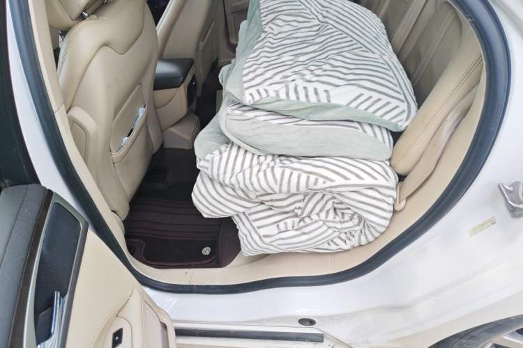 Used Lincoln MKZ 2017 2.0T Luxury Edition Left Rear Seat