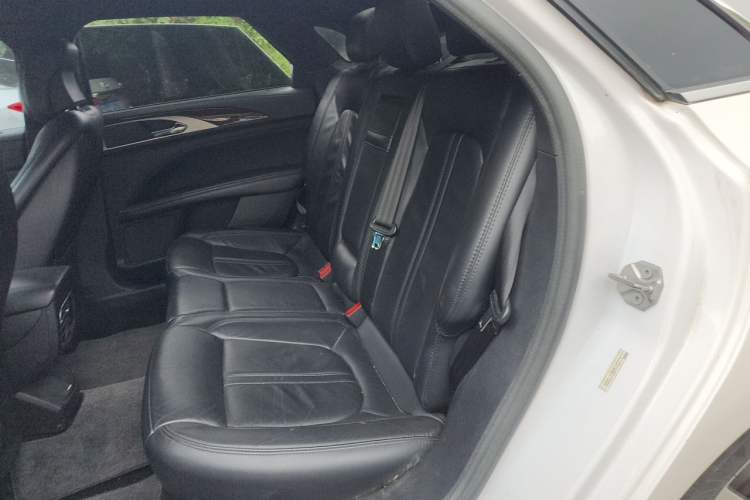 Used Lincoln MKZ 2017 2.0T Luxury Edition Left Rear Seat