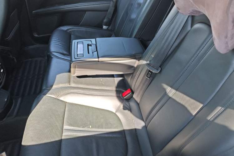Used Lincoln MKZ 2017 2.0T Luxury Edition Left Rear Seat