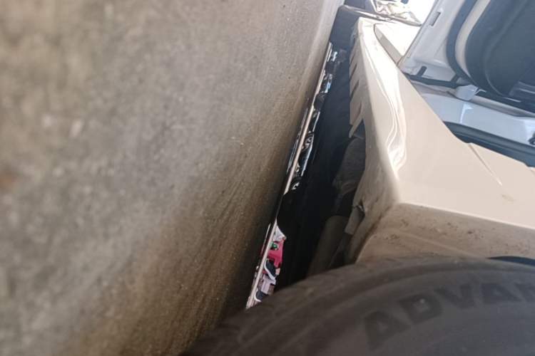 Used Lincoln MKZ 2017 2.0T Luxury Edition Left Side Sill