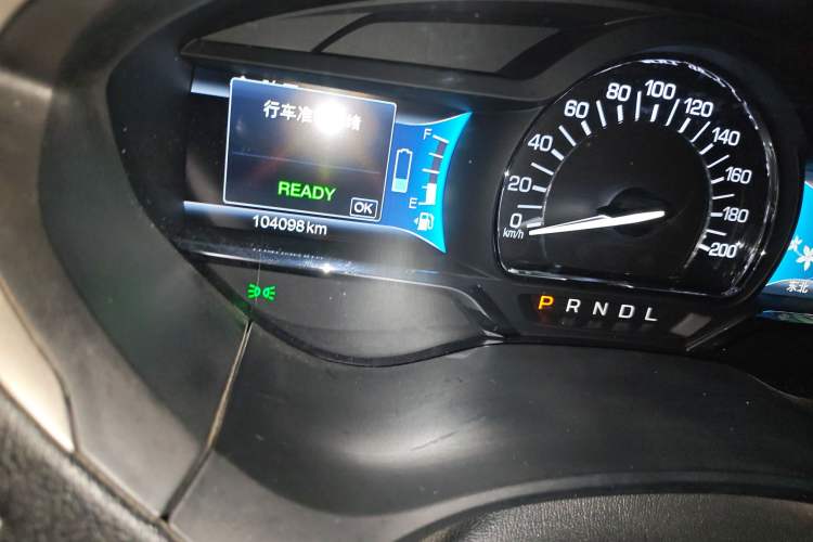 Used Lincoln MKZ 2017 2.0H Hybrid Luxury Edition Odometer Close Up