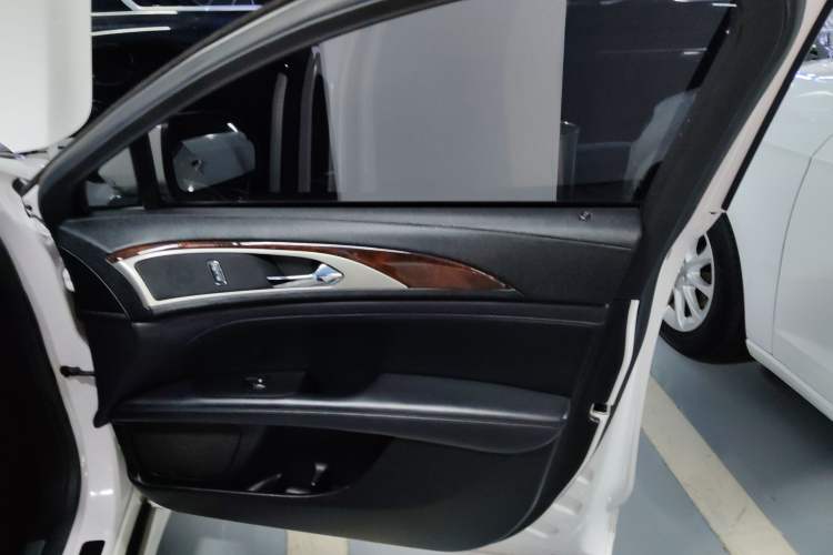Used Lincoln MKZ 2017 2.0T Luxury Edition Right Front Door Interior