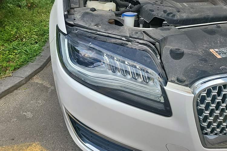 Used Lincoln MKZ 2017 2.0T Luxury Edition Right Front Headlight