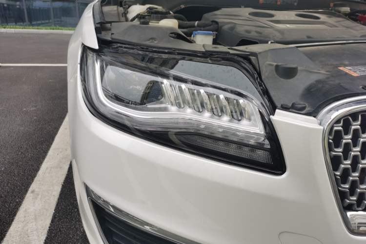 Used Lincoln MKZ 2017 2.0T Luxury Edition Right Front Headlight