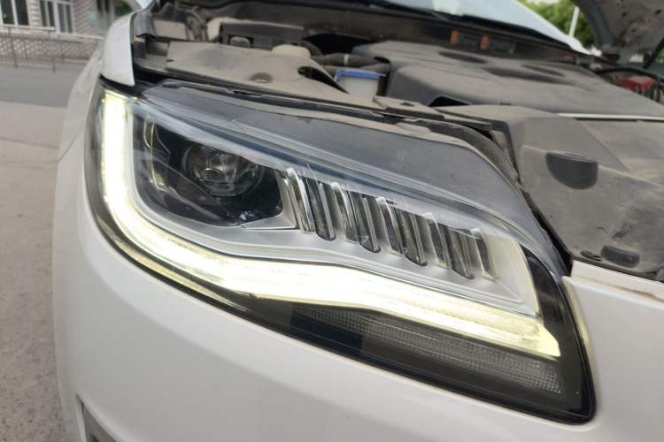 Used Lincoln MKZ 2017 2.0T Luxury Edition Right Front Headlight