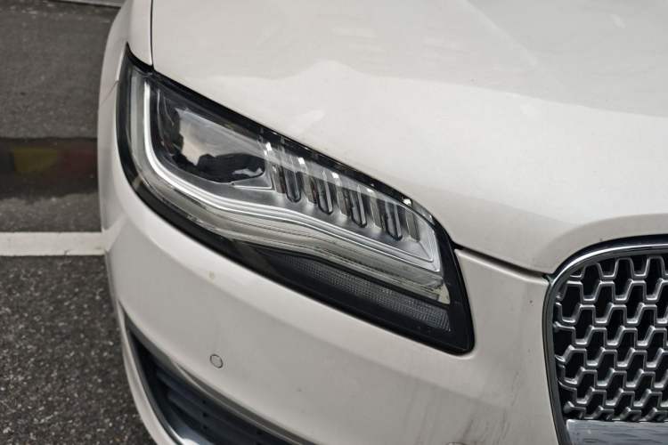 Used Lincoln MKZ 2017 2.0T Luxury Edition Right Front Headlight