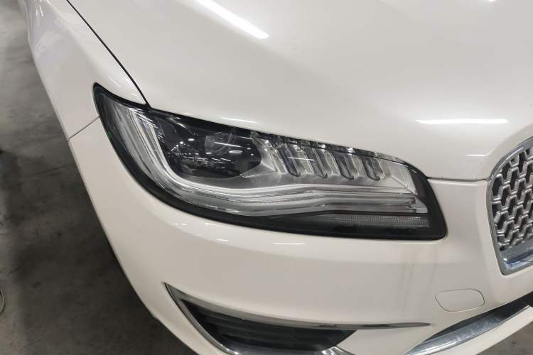 Used Lincoln MKZ 2017 2.0T Luxury Edition Right Front Headlight