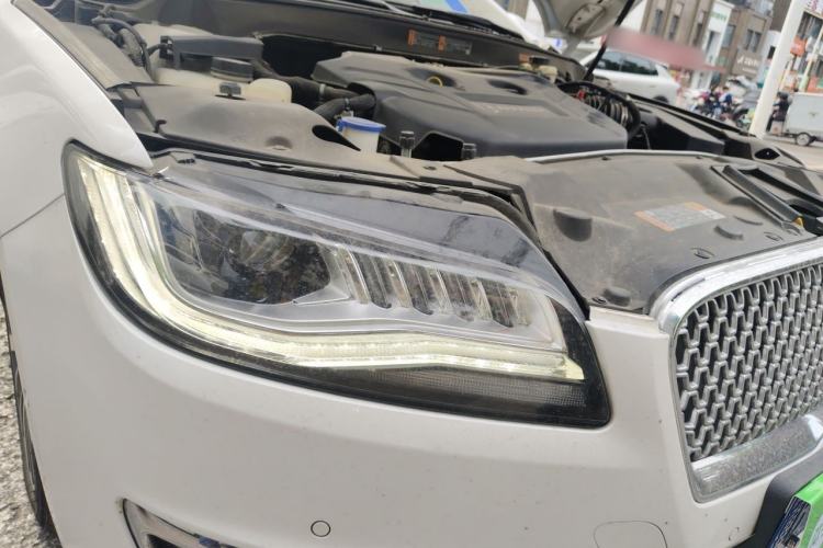Used Lincoln MKZ 2017 2.0T Luxury Edition Right Front Headlight