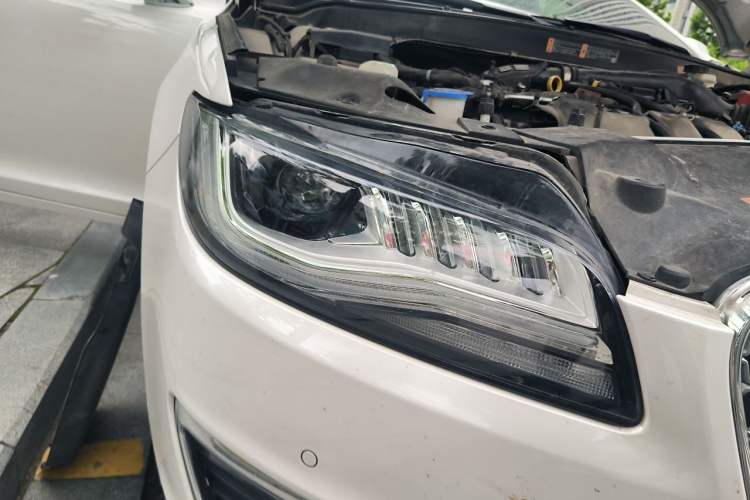 Used Lincoln MKZ 2017 2.0T Luxury Edition Right Front Headlight
