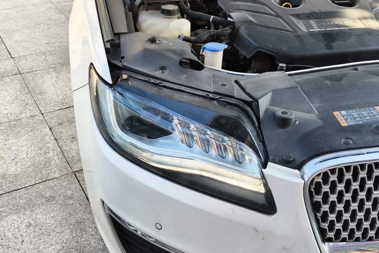 Used Lincoln MKZ 2017 2.0T Luxury Edition Right Front Headlight