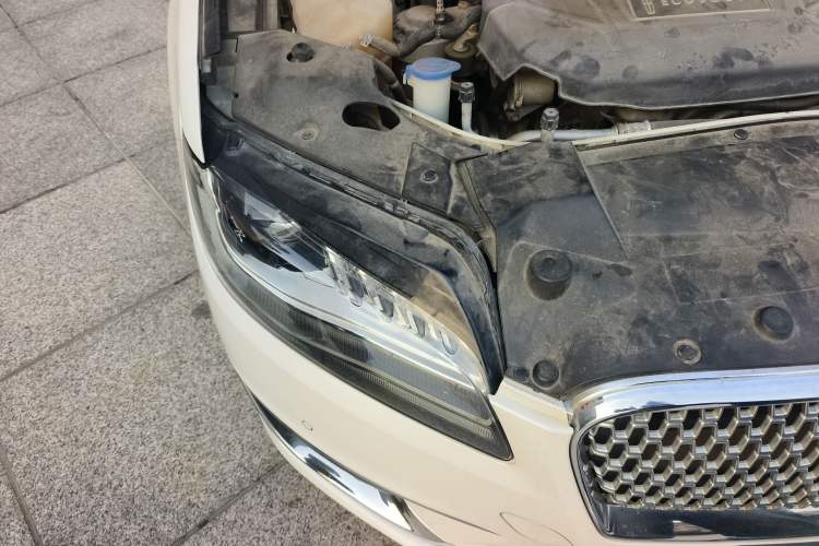 Used Lincoln MKZ 2017 2.0T Luxury Edition Right Front Headlight