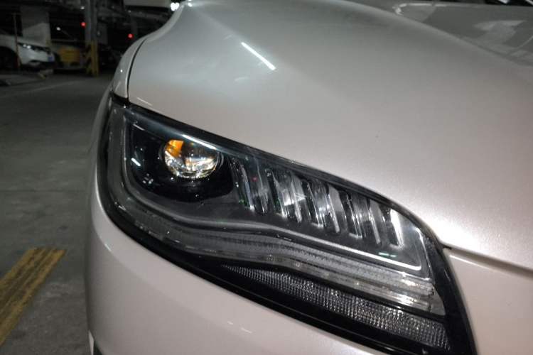 Used Lincoln MKZ 2017 2.0T Luxury Edition Right Front Headlight