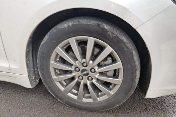 Used Lincoln MKZ 2017 2.0T Luxury Edition Right Front Wheel Hub