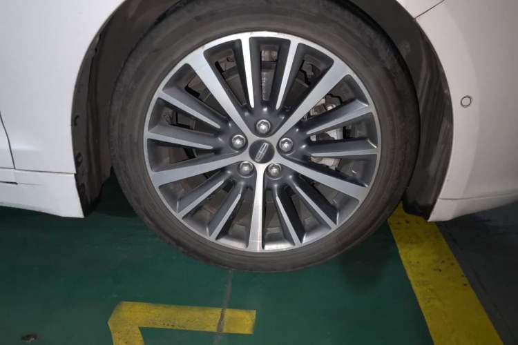 Used Lincoln MKZ 2017 2.0T Luxury Edition Right Front Wheel Hub