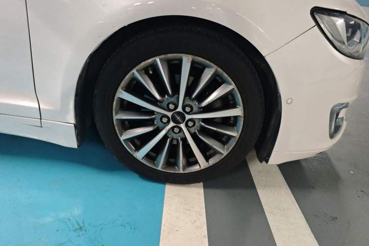 Used Lincoln MKZ 2017 2.0T Luxury Edition Right Front Wheel Hub