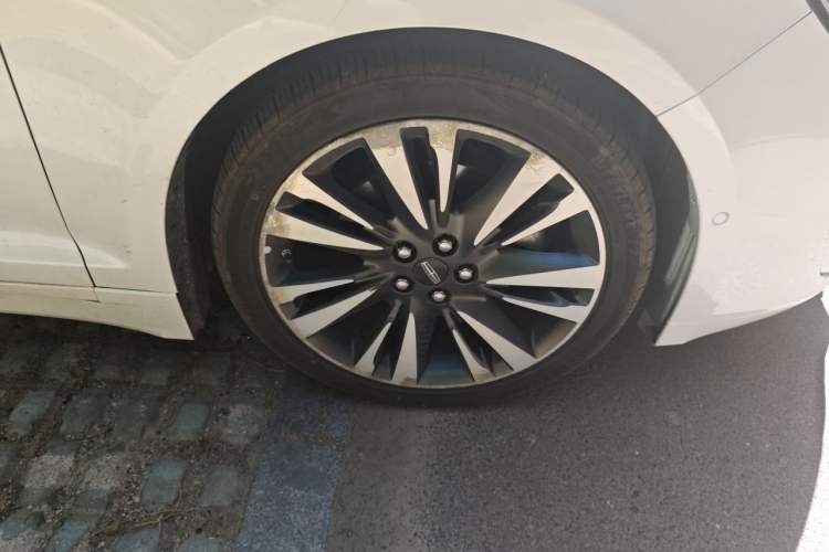 Used Lincoln MKZ 2017 2.0H Hybrid Luxury Edition Right Front Wheel Hub