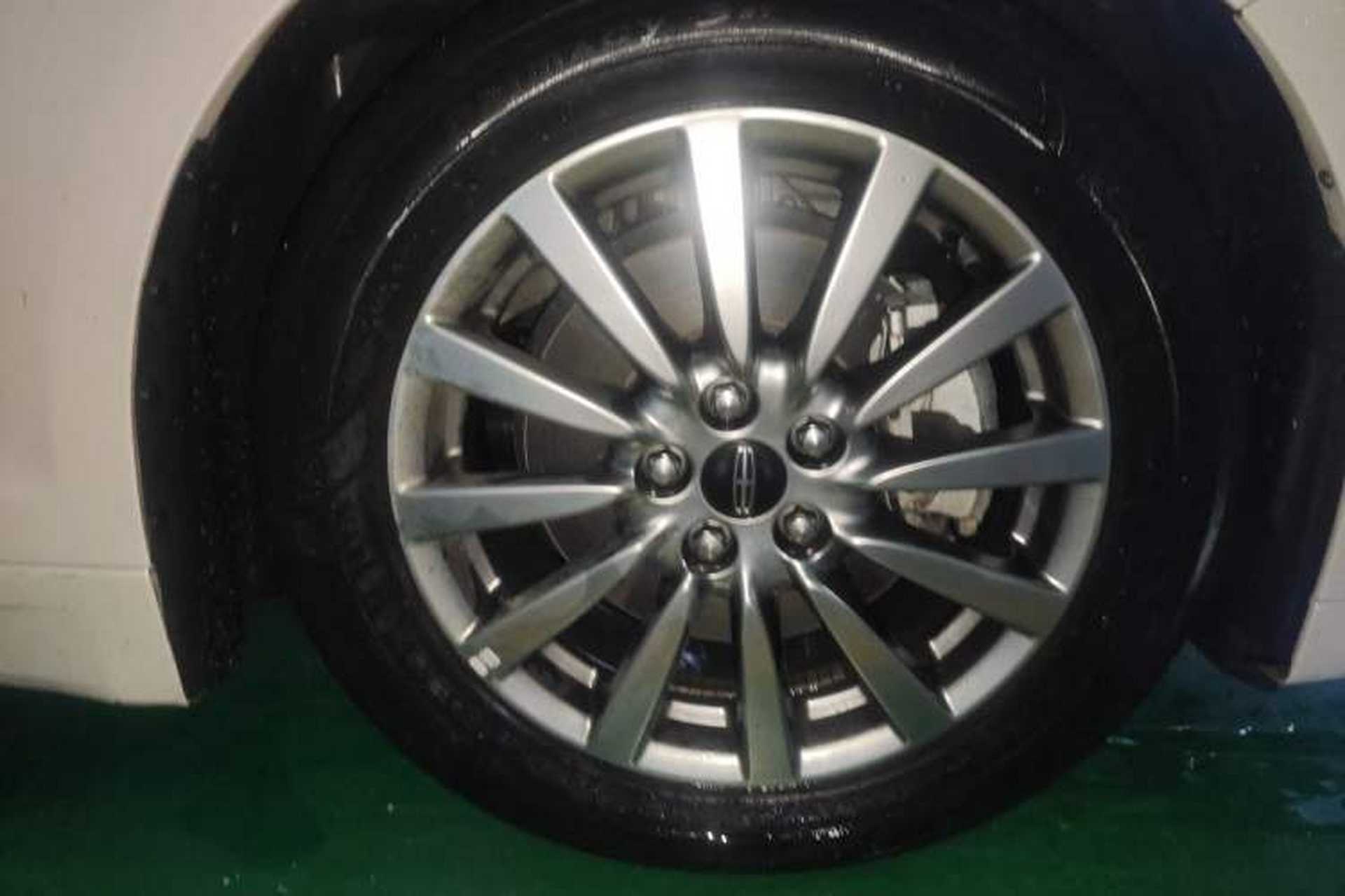 Used Lincoln MKZ 2017 2.0T Luxury Edition Right Front Wheel Hub