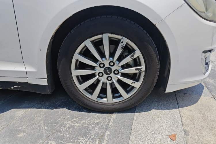 Used Lincoln MKZ 2017 2.0T Luxury Edition Right Front Wheel Hub