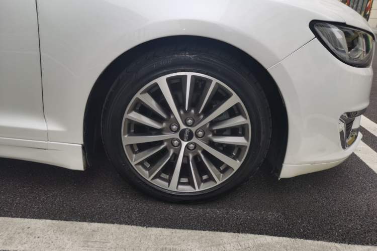 Used Lincoln MKZ 2017 2.0T Luxury Edition Right Front Wheel Hub