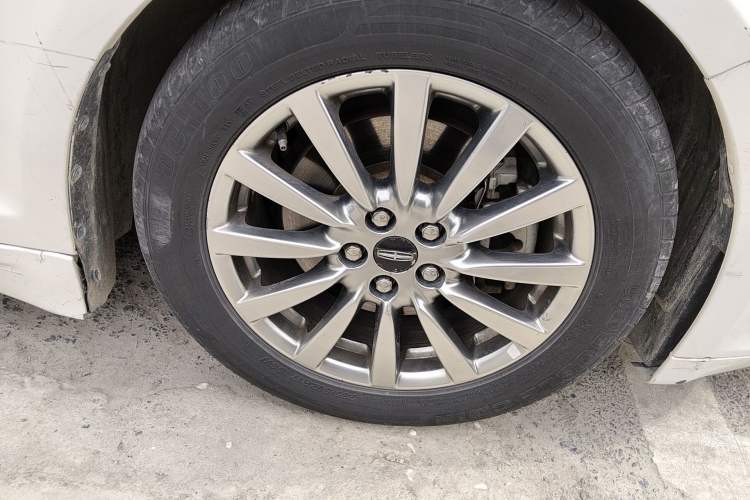 Used Lincoln MKZ 2017 2.0T Luxury Edition Right Front Wheel Hub