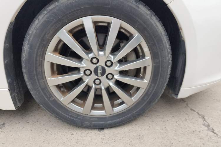 Used Lincoln MKZ 2017 2.0T Luxury Edition Right Front Wheel Hub