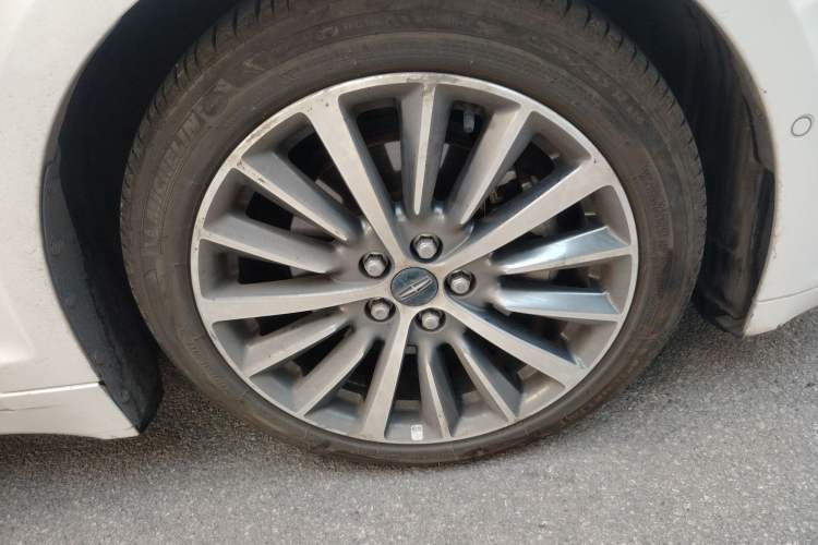 Used Lincoln MKZ 2017 2.0T Luxury Edition Right Front Wheel Hub