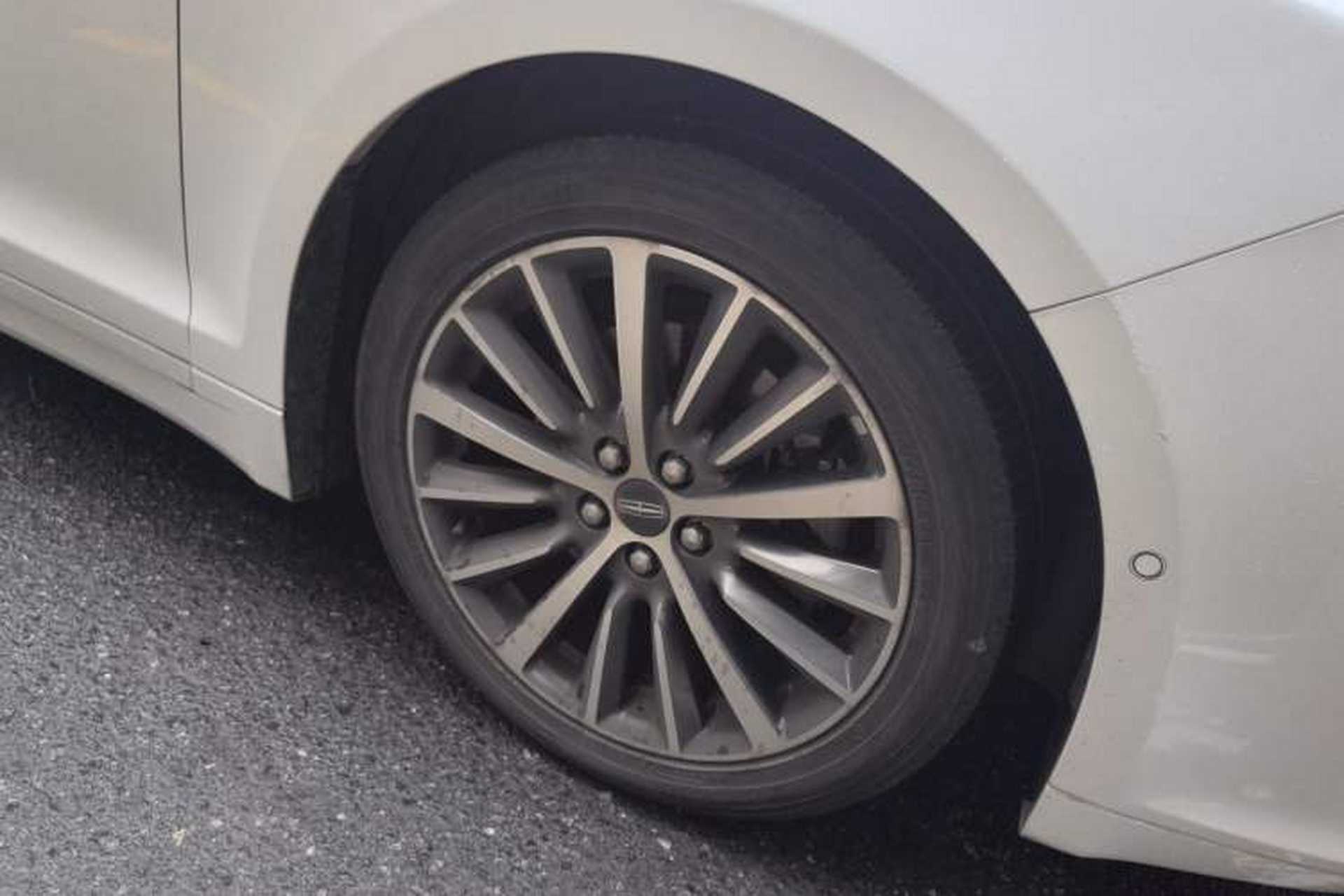 Used Lincoln MKZ 2017 2.0T Luxury Edition Right Front Wheel Hub