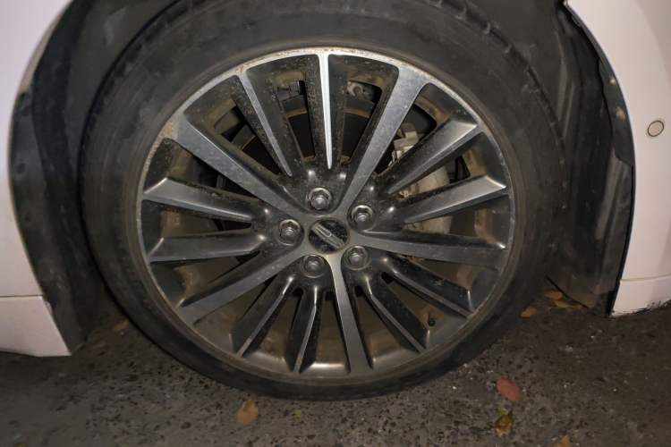 Used Lincoln MKZ 2017 2.0T Luxury Edition Right Front Wheel Hub
