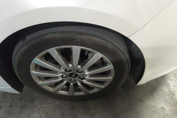 Used Lincoln MKZ 2017 2.0T Luxury Edition Right Front Wheel Hub
